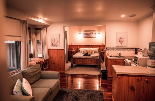 Bellbrae Apartment | Valley View 1BR Studio cottage (No pets allowed)