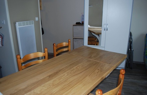 Cadeilhan-Trachere Apartment | Valley view apartment