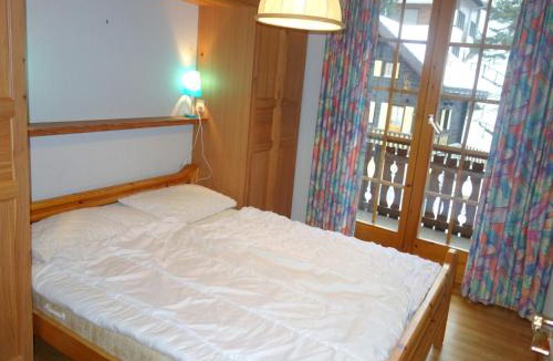 Veysonnaz Apartment | Valley-view apartment in Veysonnaz
