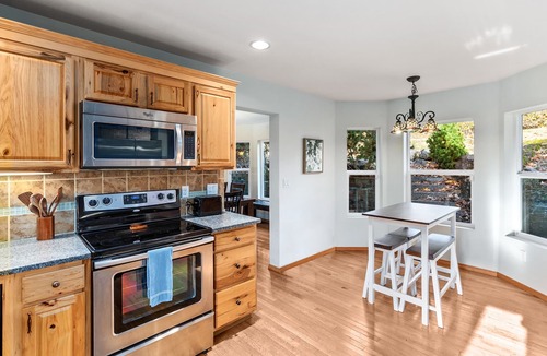 Gold Bar House | Valley View- best view, private acreage, ping pong