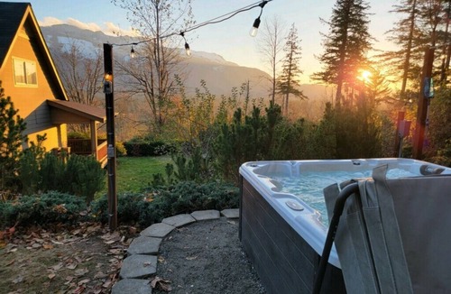 Gold Bar House | Valley View- best view, private acreage, ping pong