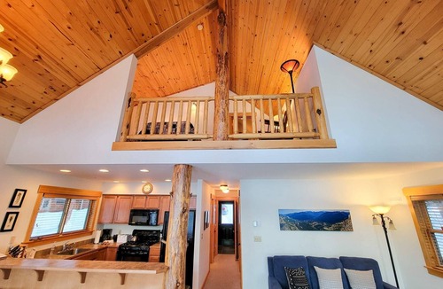 Mazama Cabin | Valley View Cabin at Timberline Meadows
