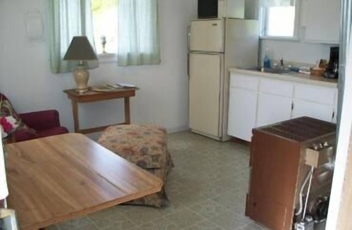 Adelma Beach Cottage | Valley View Motel
