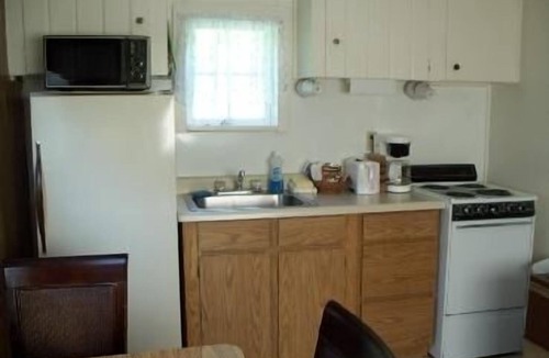Adelma Beach Cottage | Valley View Motel