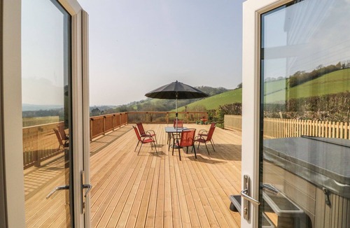 Brushford Cottage | VALLEY VIEW, pet friendly, with hot tub in Bampton, Devon