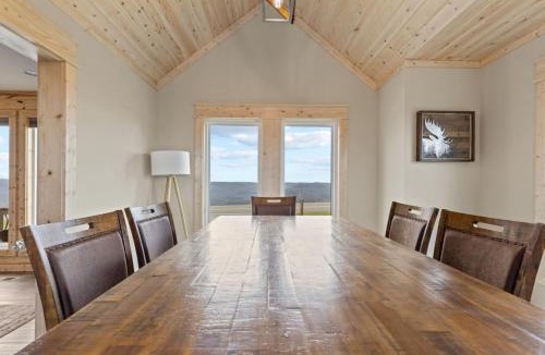Jasper House | Valley View Retreat-Relaxing Summer Getaway