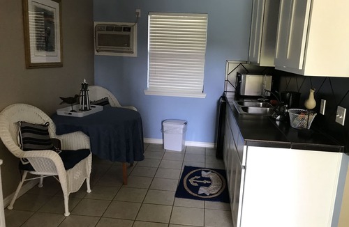 San Marcos House | Valley View Suites by the Pool