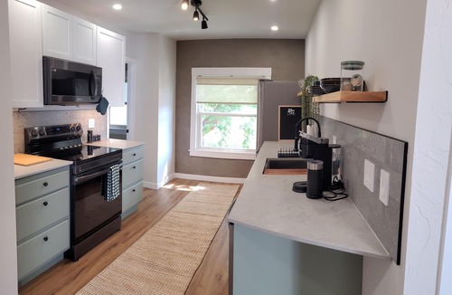 Cliff - Cannon Apartment | Valley View Urban Nest with a Deck