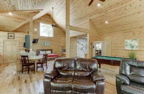 Cleveland House | Valley Views From Romantic Cabin w Sauna