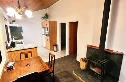 Waiatarua House | Valley Views Home