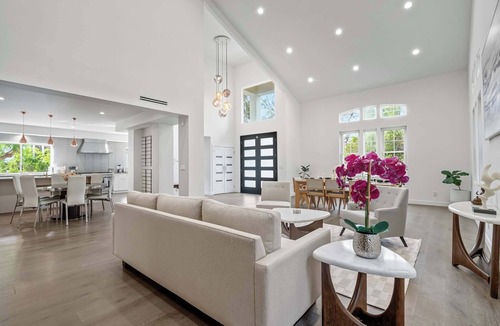 Sherman Oaks House | Valley Villa by Colby & Conrad