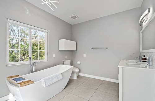 Sherman Oaks House | Valley Villa by Colby & Conrad