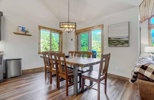 Rainbow Valley Cabin | Valley Vista Lodge! Hot Tub, Fire-pit w Mtn Views!