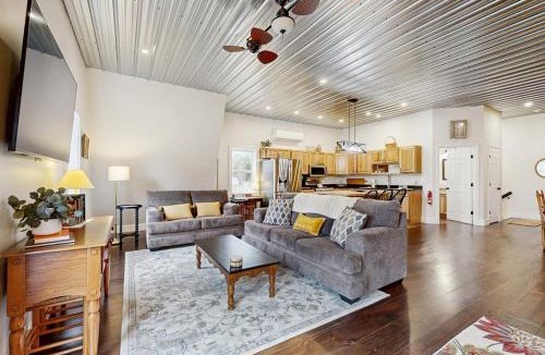 Littleton Apartment | Valley Vista Vacay 2