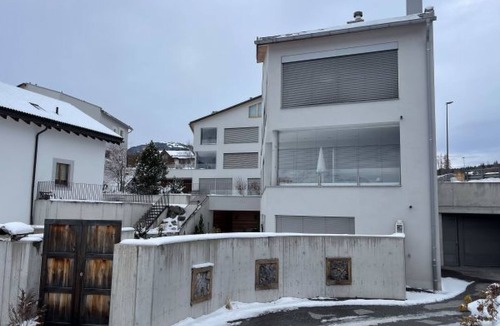 Grisons Apartment | Valmala für 5 Personen und einem Familienhund mit eingezäuntem Garten by Interhome