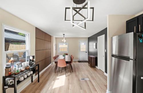 Valparaiso House | Valpo Glow & Dunes Flow