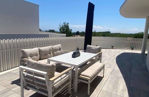 Serignan Apartment | Valras-Plage Luxury: Sea Views, Jacuzzi & Pool!