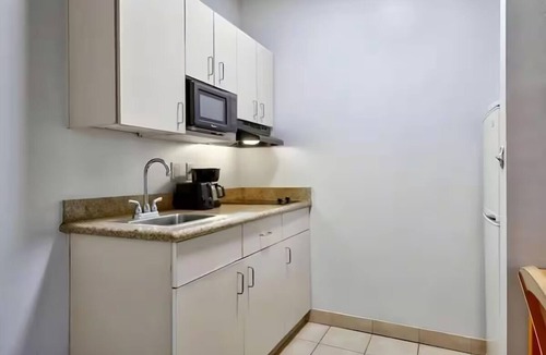 Sulphur Apartment | Value Stay: Non-Smoking Unit featuring Queen Bed and Mini Kitchen