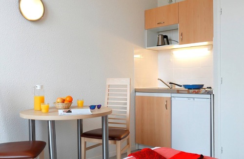 Epernay Apartment | Value Studio: Cozy, Kitchenette, Free Wi-Fi