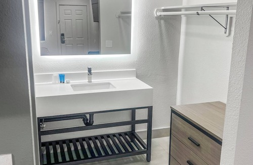 Southeastern Sacramento Hotel | Value Suites Extended Stay