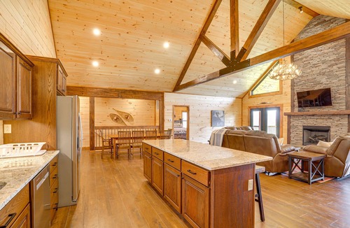 Van Buren Cabin | Van Buren Vacation Rental < 1 Mi to Big Spring!