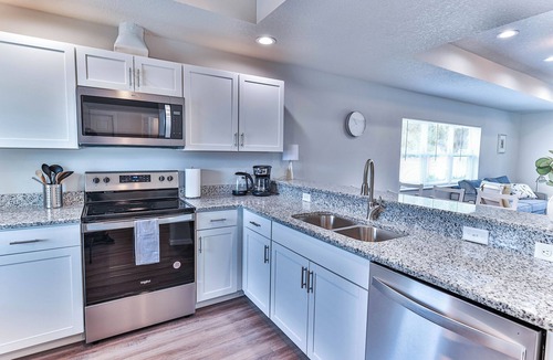Inverness House | Van Gog House 2bed 2bath Centrally Located
