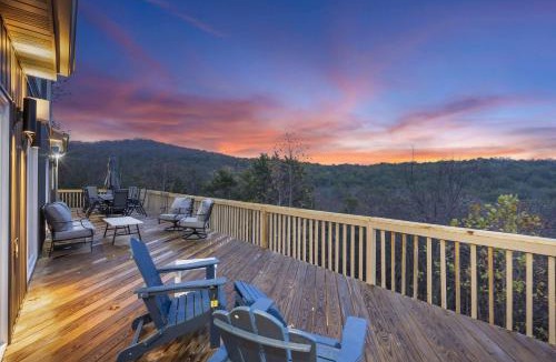 Branson West House | Van Kirk Cove - 6 BDR Stunner