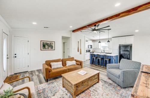 Van House | Van Vacation Retreat w/Private 300-Acre Lake!