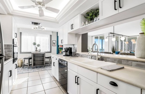 Vanderbilt Beach Condo | Vanderbilt Landings on Vanderbilt Beach-Bayside