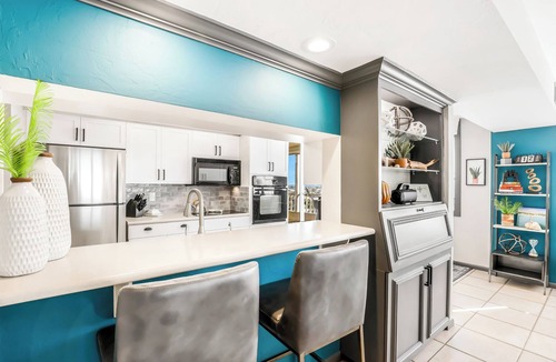 Vanderbilt Beach Condo | Vanderbilt Landings on Vanderbilt Beach-Bayside