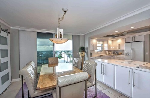 Vanderbilt Beach Apartment | Vanderbilt Shores Beachfront Condo