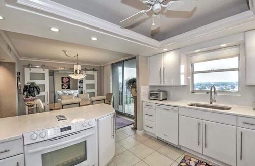 Vanderbilt Beach Apartment | Vanderbilt Shores Beachfront Condo