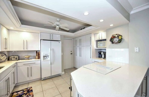 Vanderbilt Beach Apartment | Vanderbilt Shores Beachfront Condo