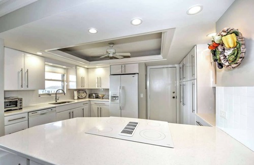 Vanderbilt Beach Apartment | Vanderbilt Shores Beachfront Condo