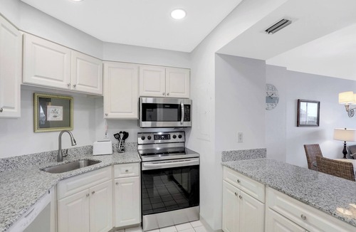 Vanderbilt Beach Condo | Vanderbilt Towers - Vanderbilt Beach - Bayside