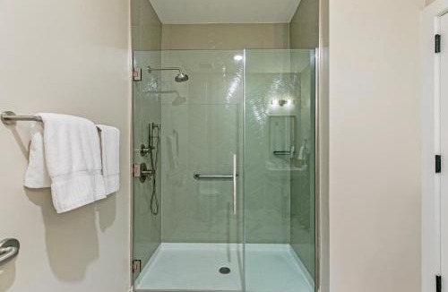 East Garden City Hotel | Vanderbilt