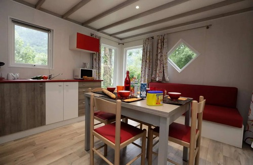 Alliat Ski Chalet | Vanilla chalet sleeps 6