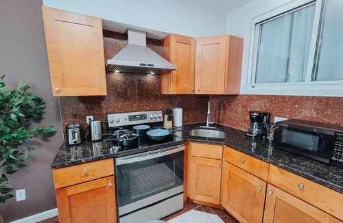 Market East Apartment | Vantage/King Bed/Elevator/65"TV/Ensuite