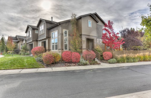 Southern Crossing House | Vantage Point 3 Bedroom Townhouse by RedAwning