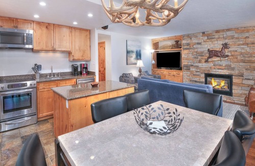 Vail Condo | Vantage Point Condo 201 | Spacious 2BR in Lionshead Village