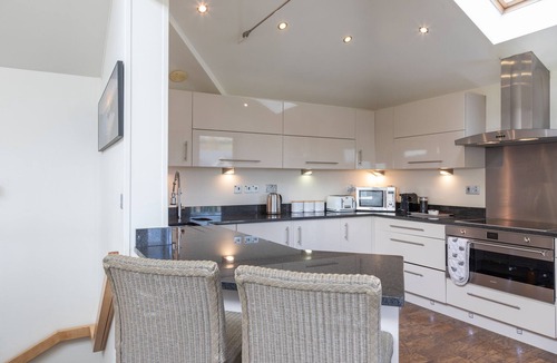 Dartmouth Cottage | Vantage Point, Hillfield Village