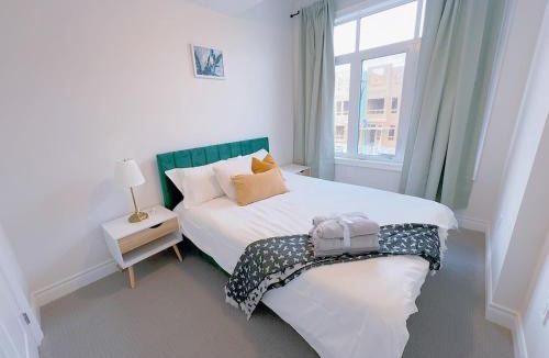 Pickering House | Vantage stay Modern 4BR townhouse pickering