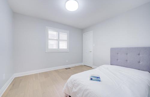 Stouffville House | Vantage stay Stouffville 4BR Bright Home