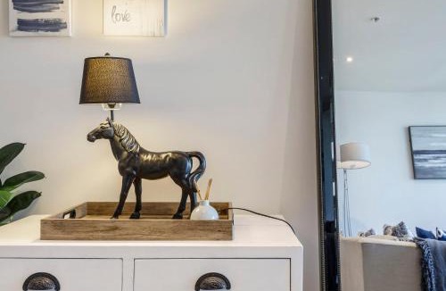 Docklands House | VAQUAY Glamptons In Docklands