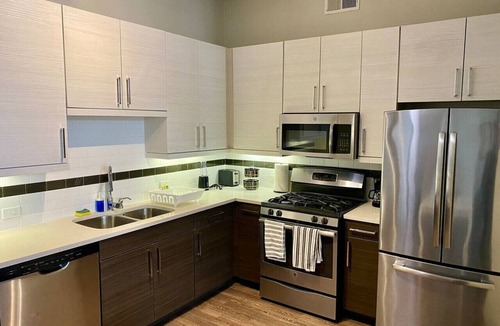 Woodlake - Briar Meadow Apartment | Vargos Long-term Gym pool 2/2 King fully equipped