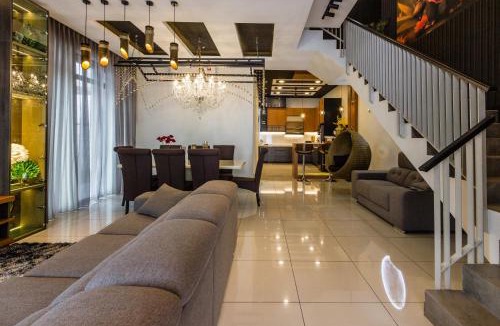 Central Seberang Perai House | Varnen Cozy Haven - EVCharger