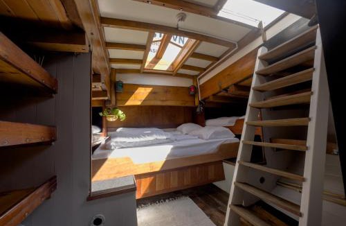 Nexø Boat Rental | Varra Water - Unique Boat Accomodation - Bornholm - Fjælstavn