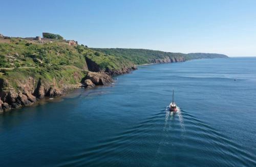 Nexø Boat Rental | Varra Water - Unique Boat Accomodation - Bornholm