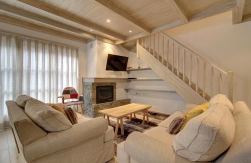 Baqueira Apartment | Varrados by Totiaran