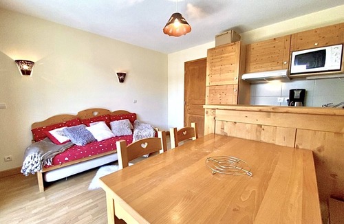 Vars Apartment | Vars Les Claux, at the foot of the slopes, T2 4* luxury residence with swimming pool